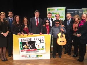 Foto de familia tras el acto