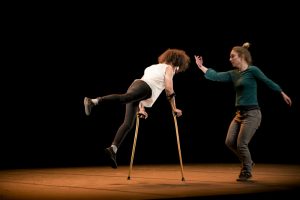 Actuación del segundo premio Jessie Brett Company