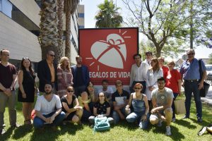 Alumnos de Diseño Gráfico participantes en la exposición Regala Vida del Hospital Reina Sofía