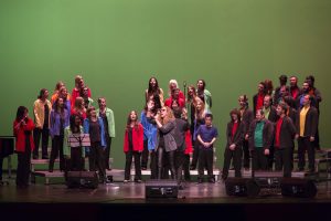La cantante Coraluna con la Coral Allegro en la última Bienal de Música